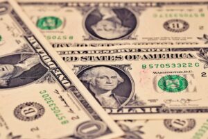 dólar abaixo de r$ 5