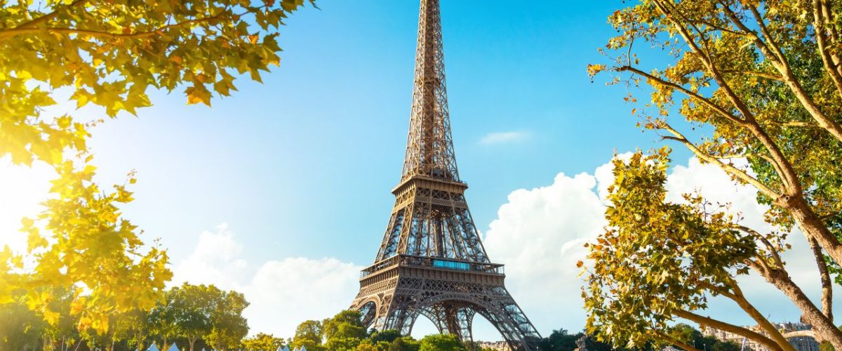 Seine,In,Paris,With,Eiffel,Tower,In,Sunrise,Time